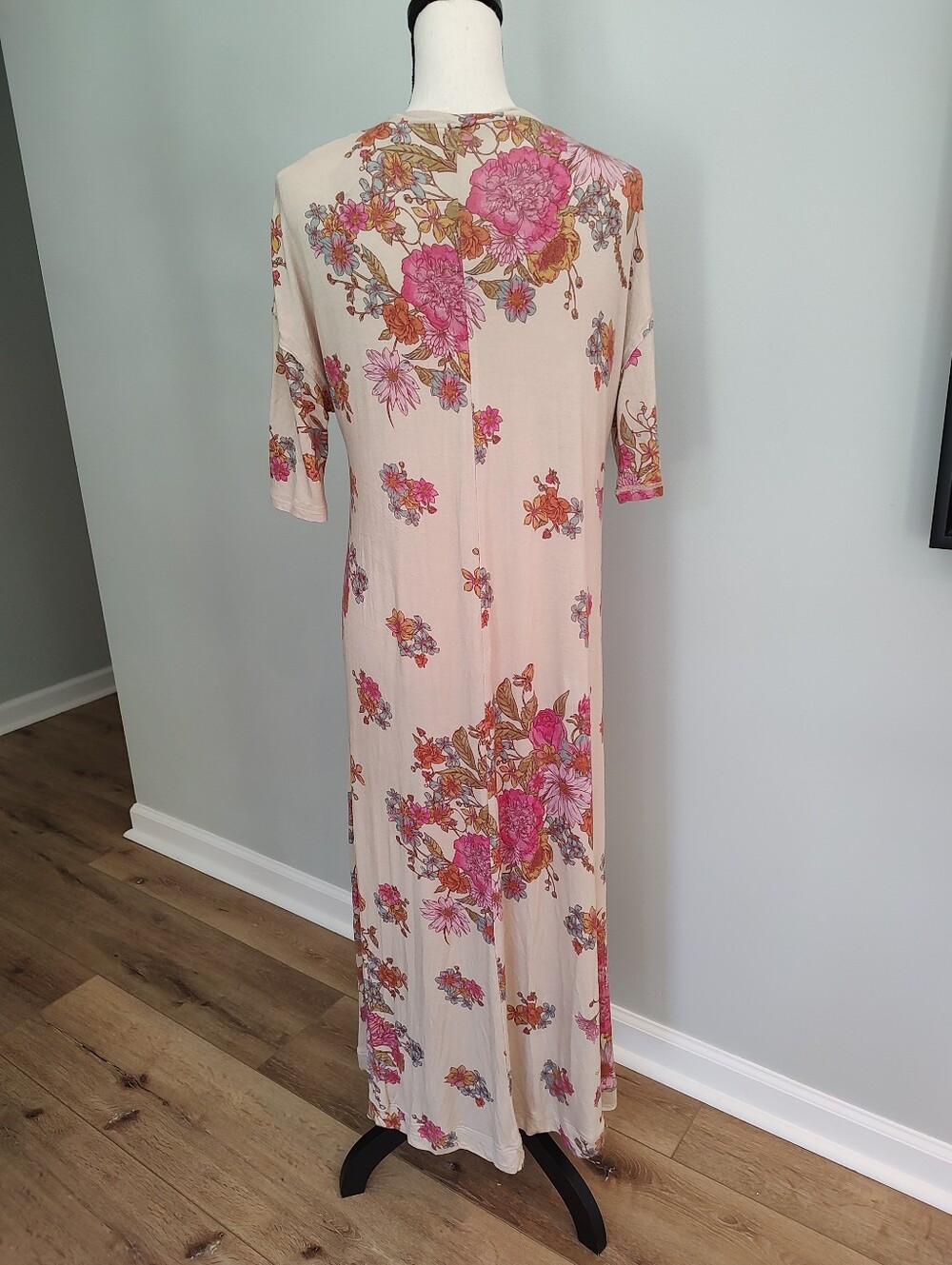 Natural Life ButterSoft Tee Dress English Garden Cream Floral Maxi Medium NWT - Picture 5 of 16